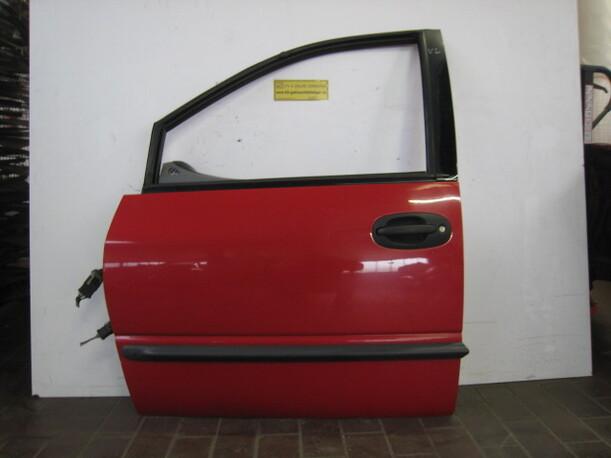 Foto: TÜR VORNE LINKS eines Chrysler Voyager 2.0 S