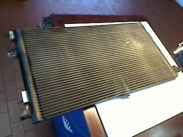 Foto: KONDENSATOR KLIMAANLAGE eines Chrysler Voyager 2.0 S