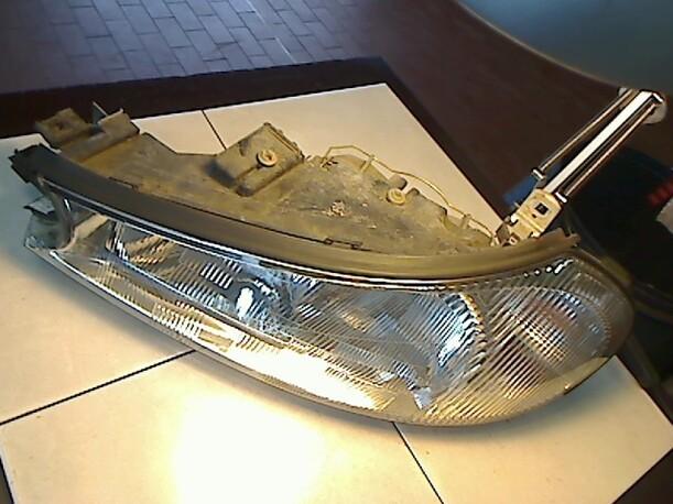 Foto: SCHEINWERFER LINKS eines Ford Mondeo 16V S