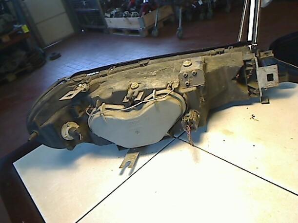 Foto: SCHEINWERFER LINKS eines Ford Mondeo 16V S