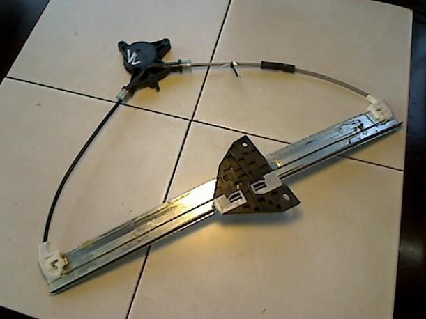 Foto: FENSTERHEBER ELEKTR. VORN LINKS eines Mazda 6 Sport 2.0 CD