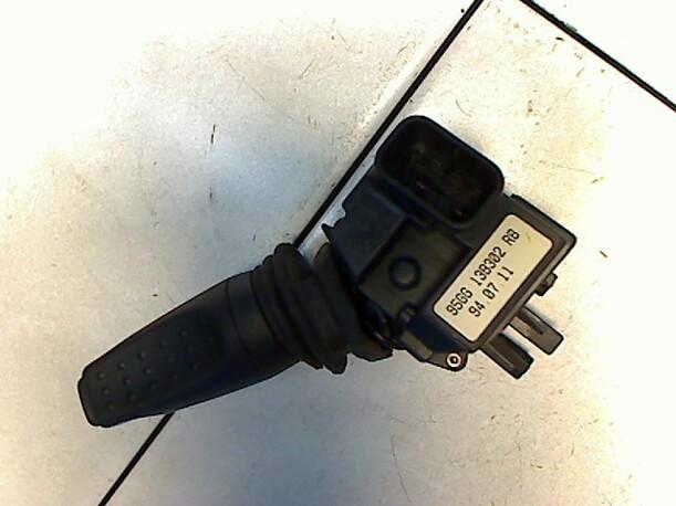 Foto: SCHALTER RADIO eines Ford Scorpio S