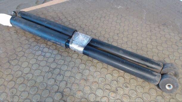 Foto: STOSSDÄMPFERPAAR HINTEN eines Ford Scorpio S