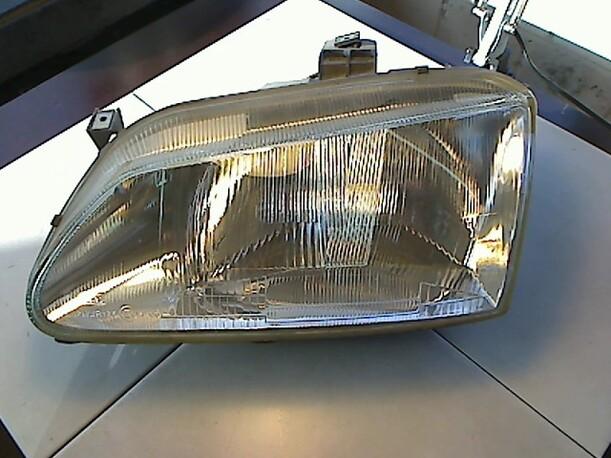 Foto: SCHEINWERFER LINKS eines Renault Megane Scenic 1.6e S