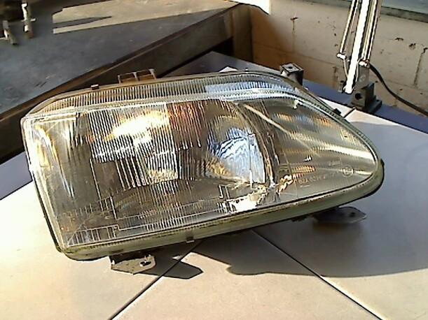 Foto: SCHEINWERFER RECHTS eines Renault Megane Scenic 1.6e S