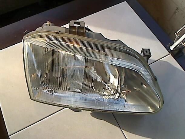Foto: SCHEINWERFER RECHTS eines Renault Megane Scenic 1.6e S