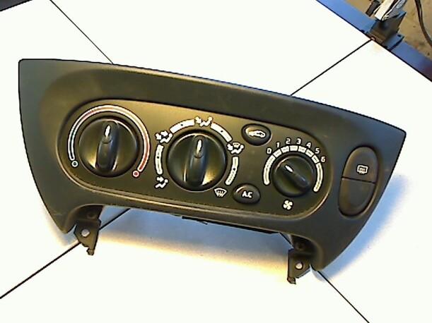 Foto: HEIZUNGSBETÄTIGUNG eines Renault Megane Scenic 1.6e S