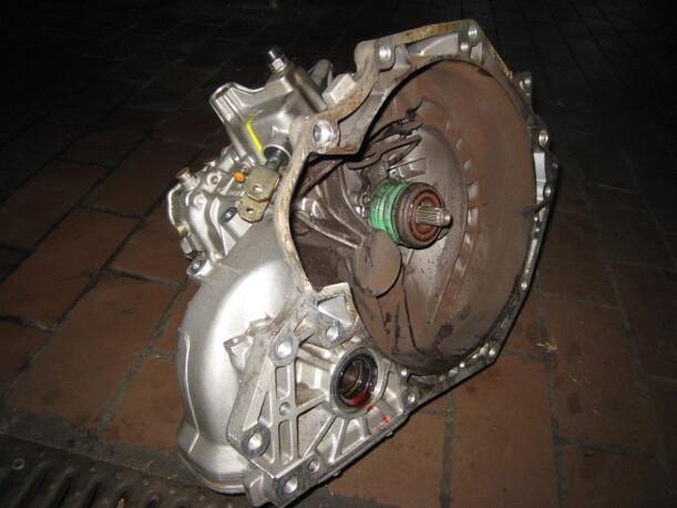 Foto: SCHALTGETRIEBE 5-GANG eines Opel Vectra 1.6