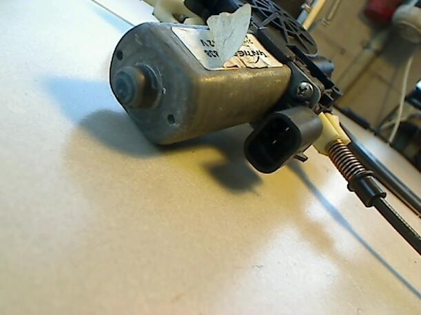 Foto: FENSTERHEBER ELEKTR. VORN LINKS eines Alfa Romeo 156 Sportwagon 2.0 JTS S