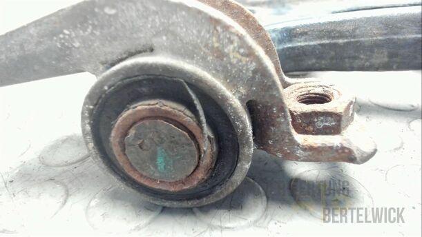 Foto: QUERLENKER VORNE LINKS eines Alfa Romeo 156 Sportwagon 2.0 JTS S