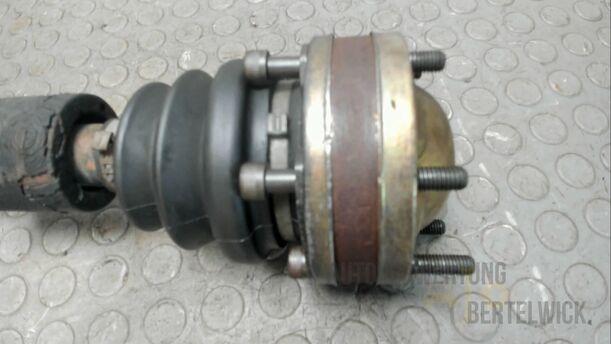 Foto: ANTRIEBSWELLE LINKS eines Alfa Romeo 156 Sportwagon 2.0 JTS S