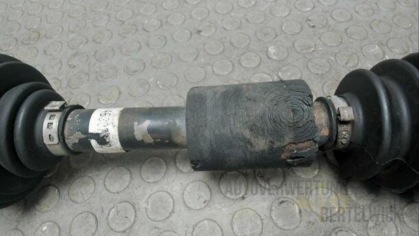 Foto: ANTRIEBSWELLE LINKS eines Alfa Romeo 156 Sportwagon 2.0 JTS S