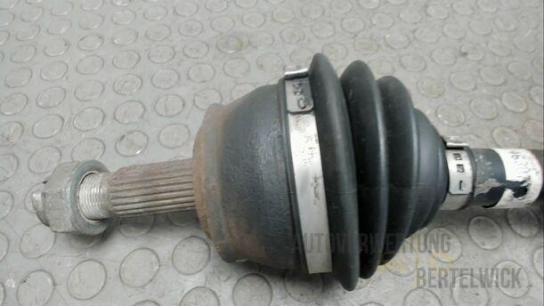 Foto: ANTRIEBSWELLE LINKS eines Alfa Romeo 156 Sportwagon 2.0 JTS S