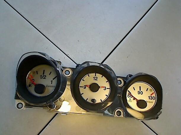 Foto: ZUSATZINSTRUMENT eines Alfa Romeo 156 Sportwagon 2.0 JTS S