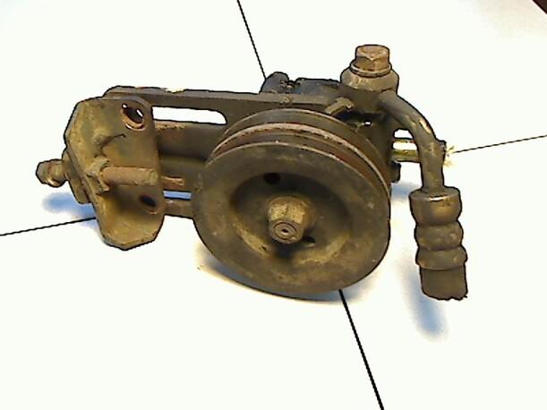 Foto: LENKGETRIEBEPUMPE eines Opel Monterey S