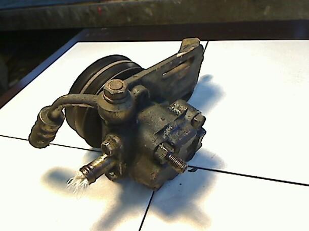 Foto: LENKGETRIEBEPUMPE eines Opel Monterey S