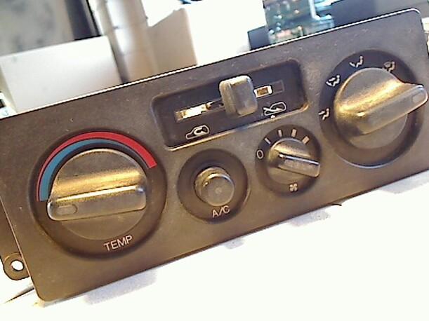 Foto: HEIZUNGSBETÄTIGUNG eines Opel Monterey S