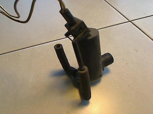 Foto: SCHEIBENWASCHPUMPE eines Ford Cougar 24V S