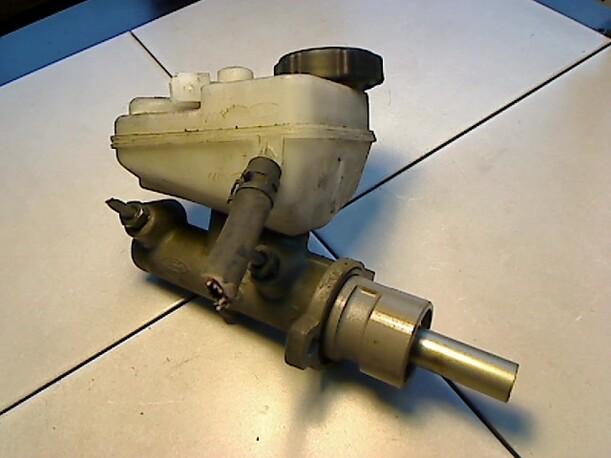 Foto: HAUPTBREMSZYLINDER eines Ford Cougar 24V S