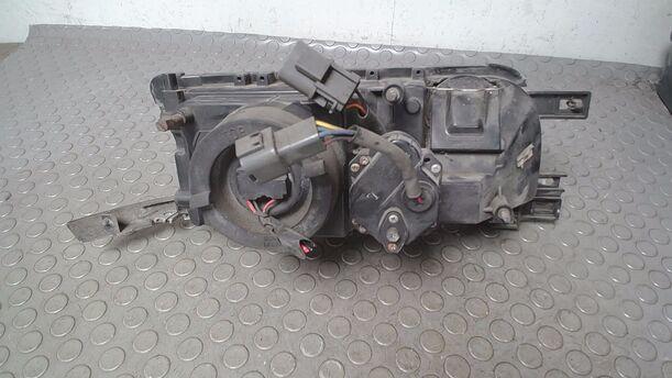 Foto: SCHEINWERFER LINKS eines Nissan Primera S