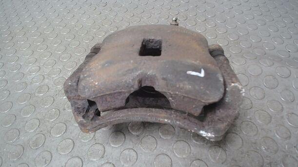 Foto: BREMSSATTEL VORN LINKS eines Nissan Primera S