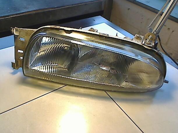 Foto: SCHEINWERFER LINKS eines Mazda 121 S