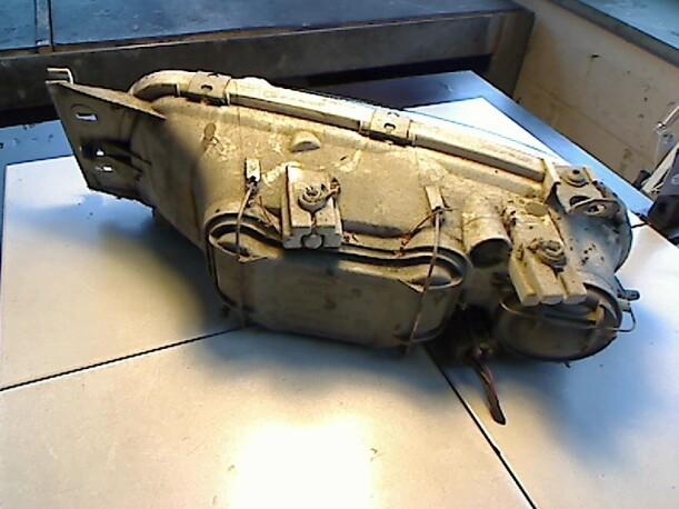 Foto: SCHEINWERFER RECHTS eines Mazda 121 S
