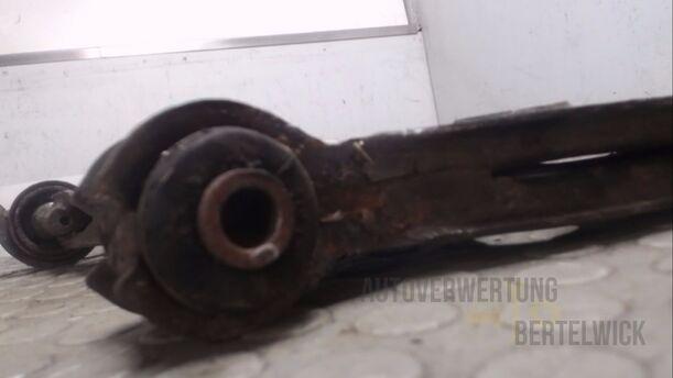 Foto: QUERLENKER VORN LINKS eines Skoda Felicia 1.6 S