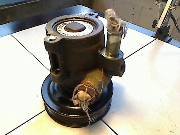Foto: LENKGETRIEBEPUMPE eines VW Golf 1.6