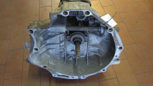 Foto: SCHALTGETRIEBE 5-GANG eines AUDI AUDI 100 5S