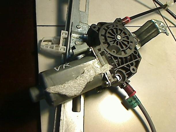 Foto: FENSTERHEBER ELEKTR. VORN RECHTS (4/5-TÜRER) eines Peugeot 206 75