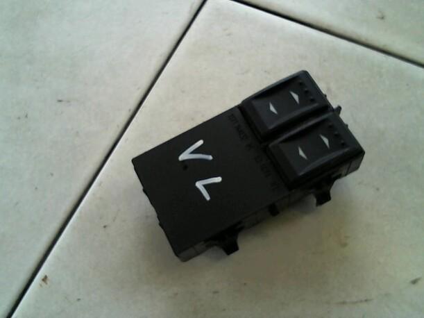Foto: FENSTERHEBERSCHALTER eines Ford Mondeo 1.8 Turnier