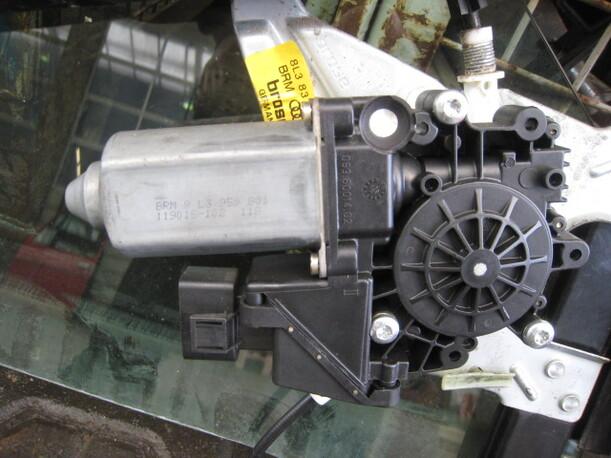 Foto: TÜRINNENTEIL VORNE LINKS (2/3-türer) eines Audi A3 1.8 T