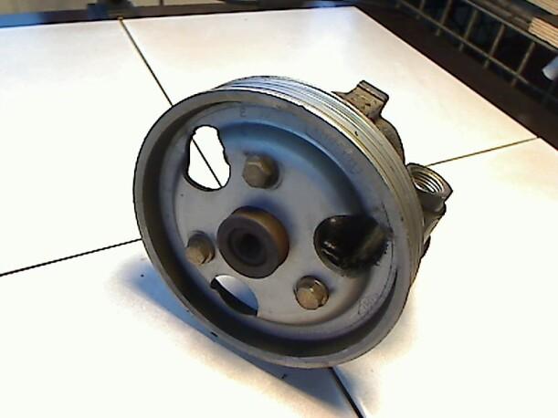 Foto: LENKGETRIEBEPUMPE eines Renault Megane 1.4