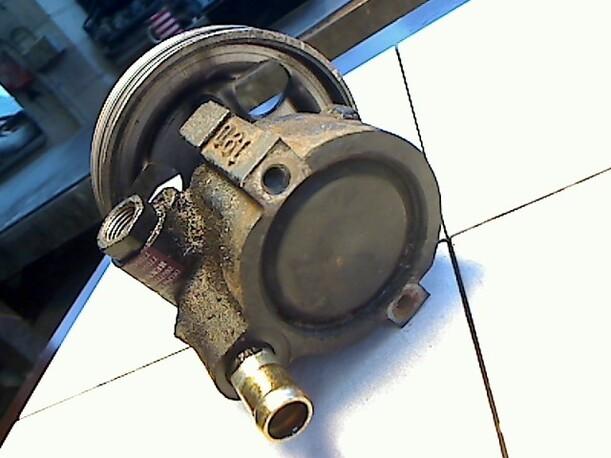 Foto: LENKGETRIEBEPUMPE eines Renault Megane 1.4