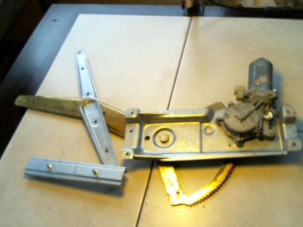 Foto: FENSTERHEBER VORN RECHTS (4/5-TÜRER) eines Saab 9-3 2.3i