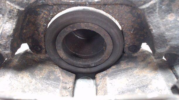 Foto: BREMSSATTEL VORN LINKS eines Saab 9-3 2.3i