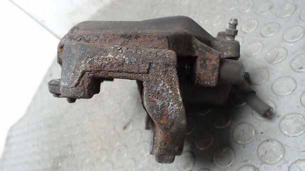 Foto: BREMSSATTEL VORN LINKS eines Saab 9-3 2.3i