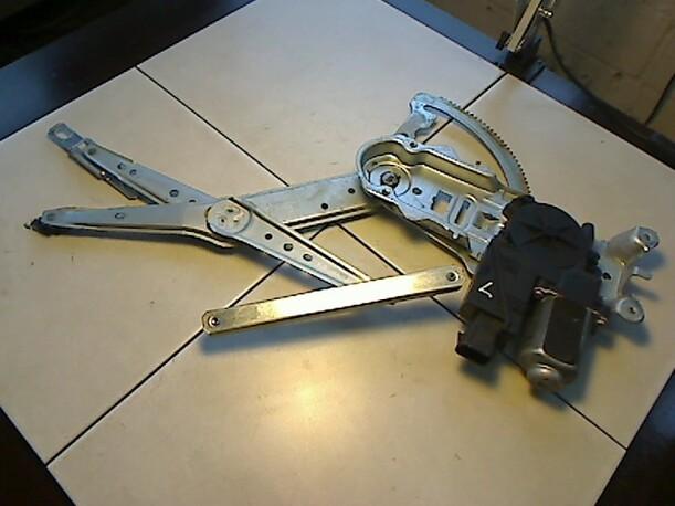 Foto: FENSTERHEBER ELEKTR. VORN LINKS (2/3-TÜRER) eines Opel Corsa 1.2 16V