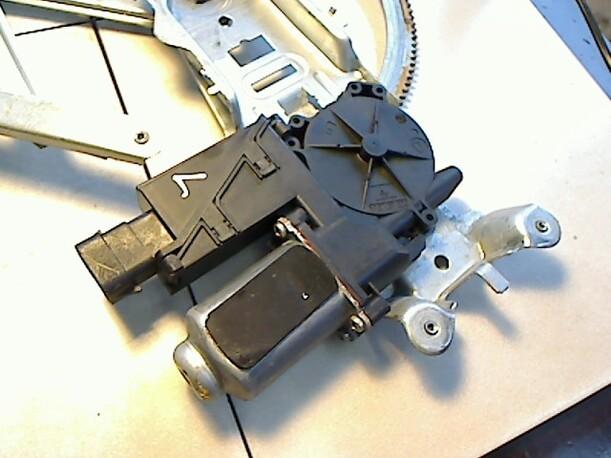 Foto: FENSTERHEBER ELEKTR. VORN LINKS (2/3-TÜRER) eines Opel Corsa 1.2 16V