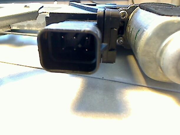 Foto: FENSTERHEBER ELEKTR. VORN LINKS (2/3-TÜRER) eines Opel Corsa 1.2 16V