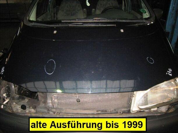 Foto: MOTORHAUBE eines Ford Galaxy