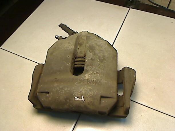 Foto: BREMSSATTEL VORN LINKS eines BMW 525d touring