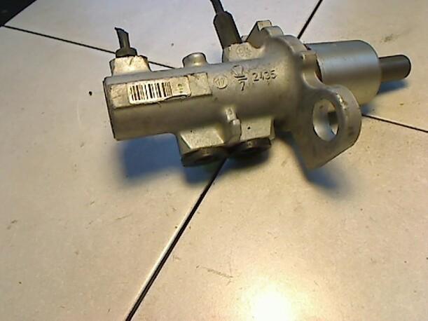 Foto: HAUPTBREMSZYLINDER eines Audi A4 1.6