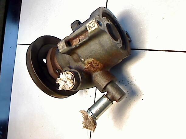 Foto: LENKGETRIEBEPUMPE eines VW Vento 1.8