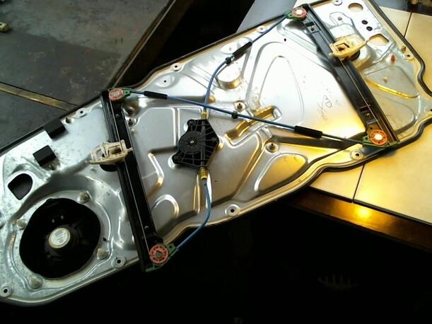 Foto: FENSTERHEBER ELEKTR: VORN LINKS (2/3-TÜRER) eines Fiat Stilo 2.4 20V