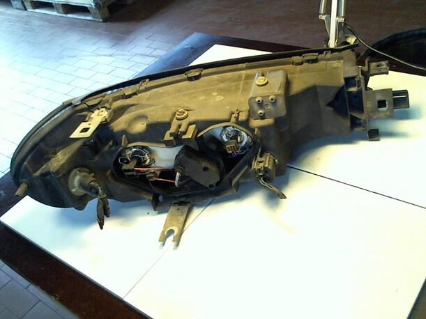 Foto: SCHEINWERFER LINKS eines Ford Mondeo Turnier 16V