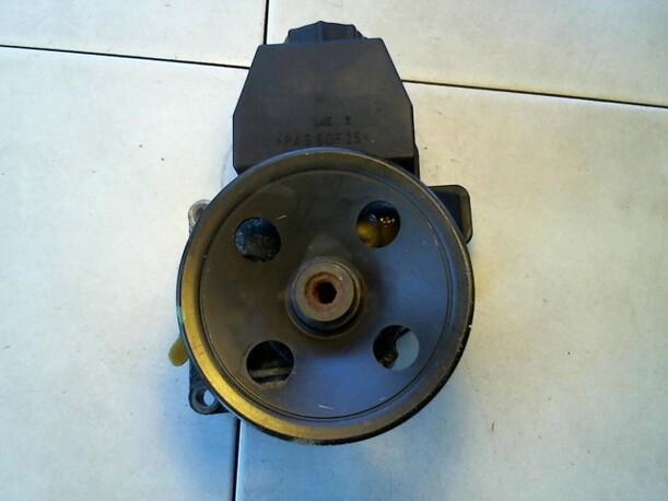 Foto: LENKGETRIEBEPUMPE eines Mercedes-Benz C 180