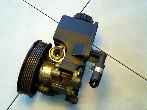 Foto: LENKGETRIEBEPUMPE eines Mercedes-Benz C 180