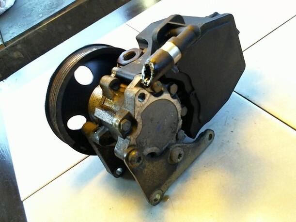 Foto: LENKGETRIEBEPUMPE eines Mercedes-Benz C 180